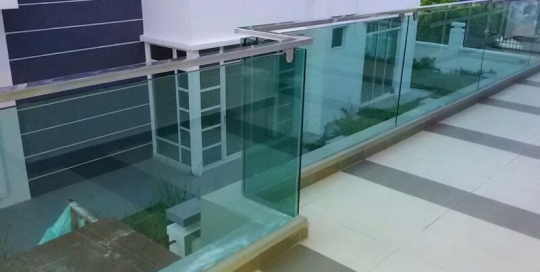 Flat shape stainless steel railing with tampered glass balcony balustrade 1